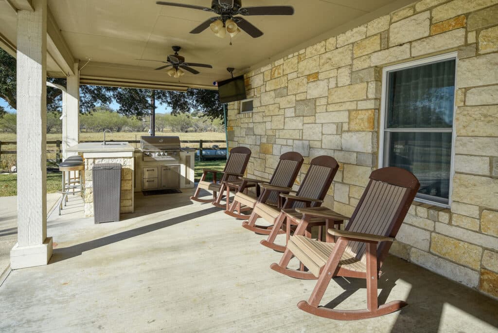 321 CR 351a, Shiner Tx — public listing photo 33