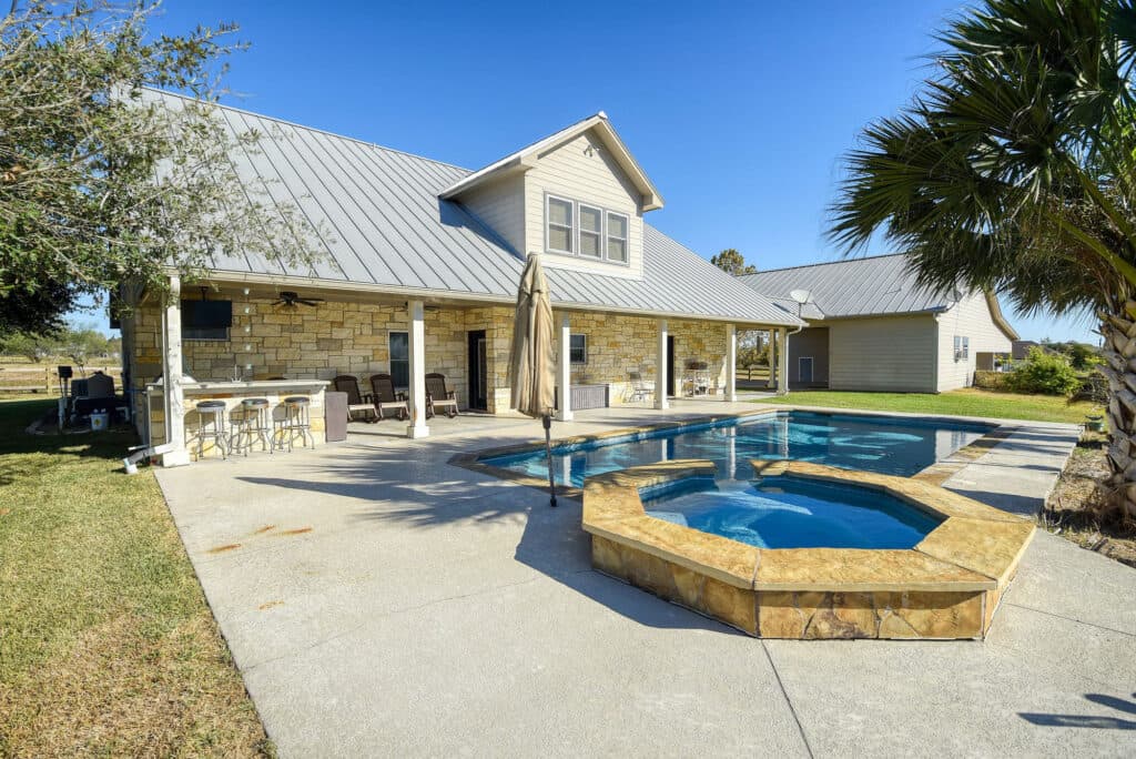 321 CR 351a, Shiner Tx — public listing photo 34