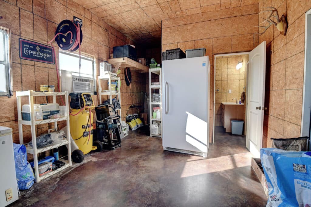 321 CR 351a, Shiner Tx — public listing photo 38