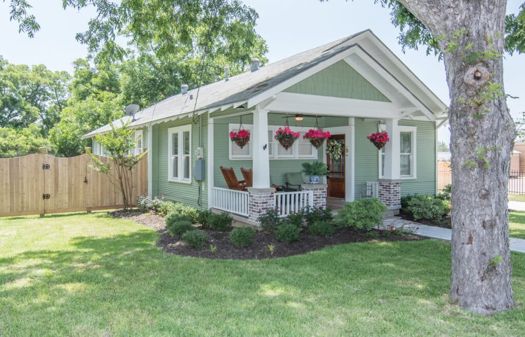 410 N Ave D, Shiner — public listing photo 6