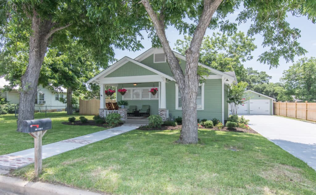 410 N Ave D, Shiner — public listing photo 7