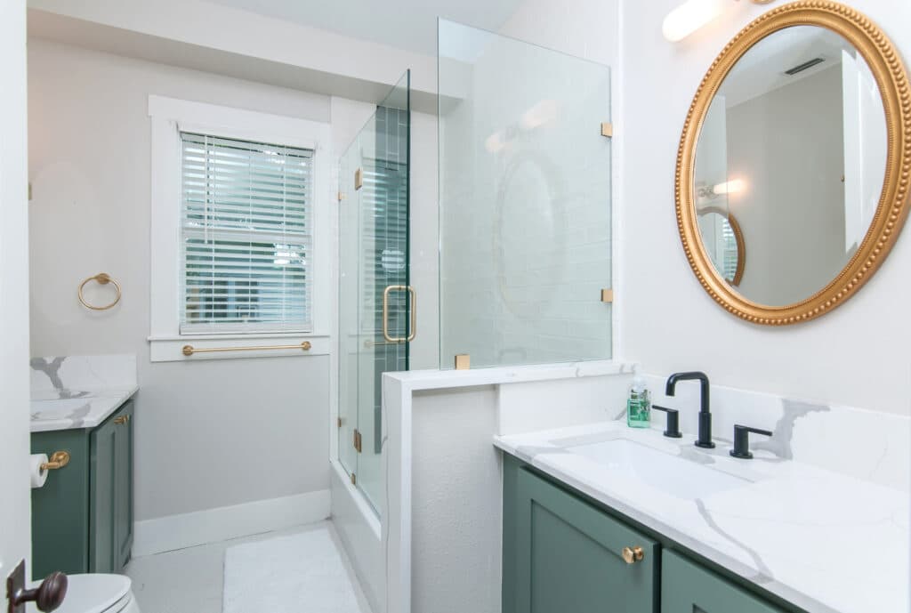 410 N Ave D, Shiner — public listing photo 23