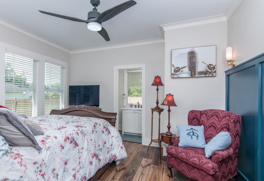 410 N Ave D, Shiner — public listing photo 27
