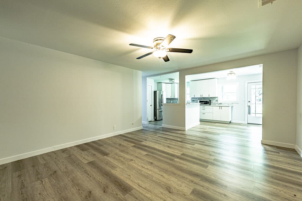 421 W. Runk St., Shiner, TX — public listing photo 4