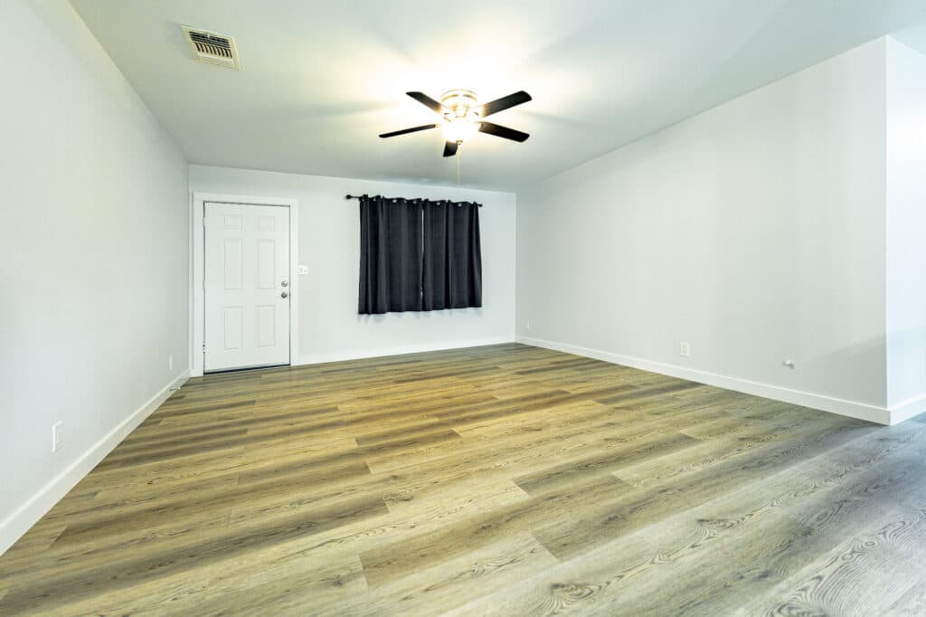 421 W. Runk St., Shiner, TX — public listing photo 5
