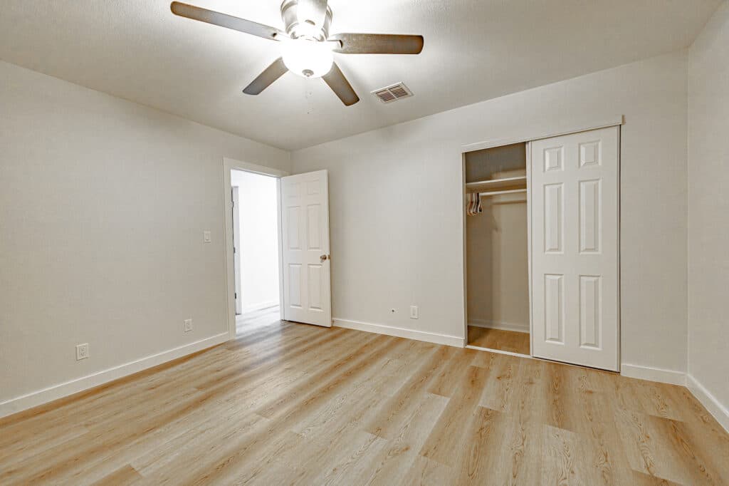 421 W. Runk St., Shiner, TX — public listing photo 9