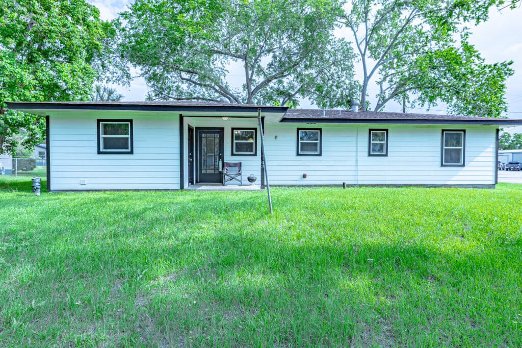 421 W. Runk St., Shiner, TX — public listing photo 16
