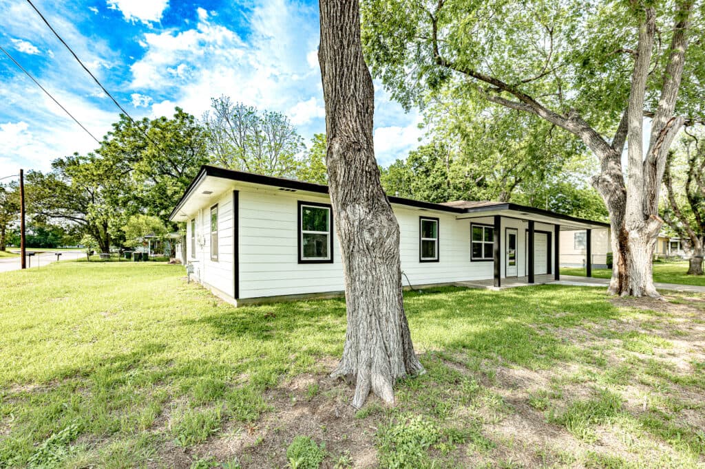 421 W. Runk St., Shiner, TX — public listing photo 18