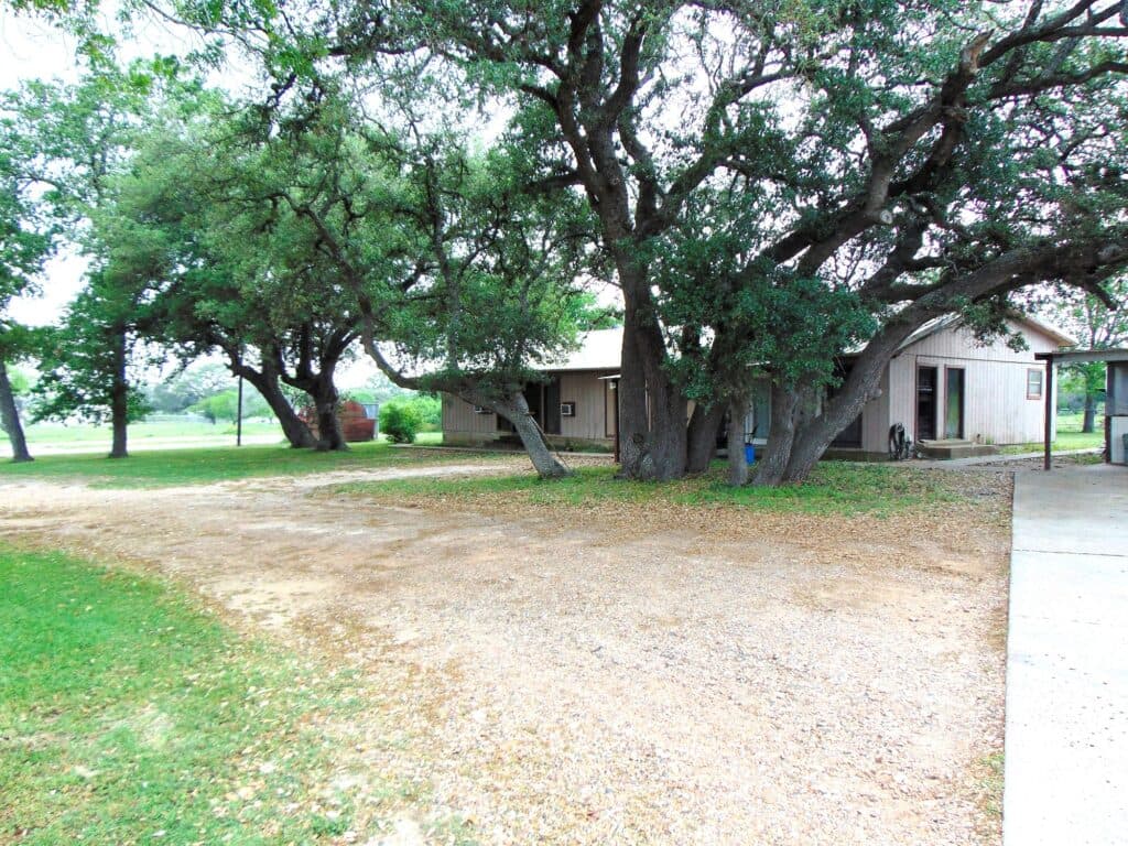 530 N US HWY 77A, Cuero — public listing photo 3
