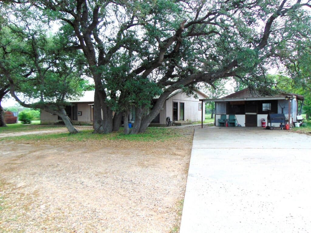 530 N US HWY 77A, Cuero — public listing photo 4