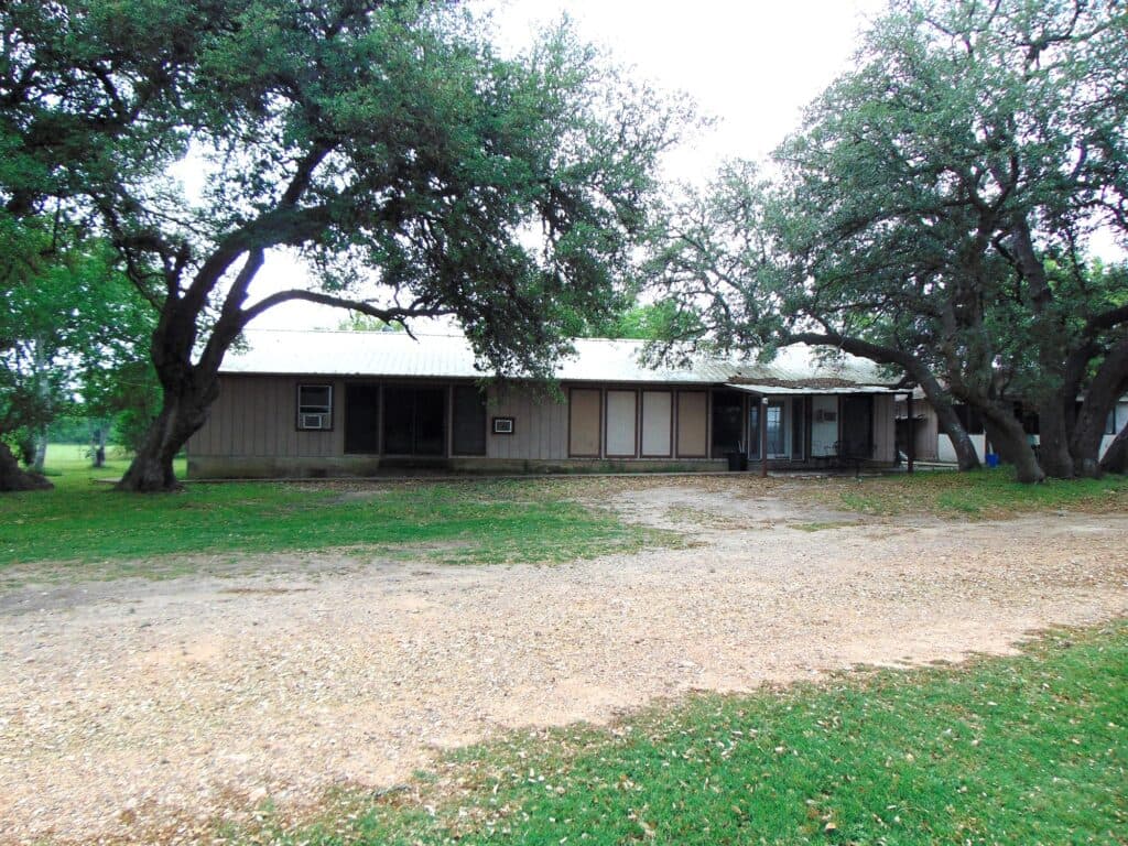 530 N US HWY 77A, Cuero — public listing photo 5