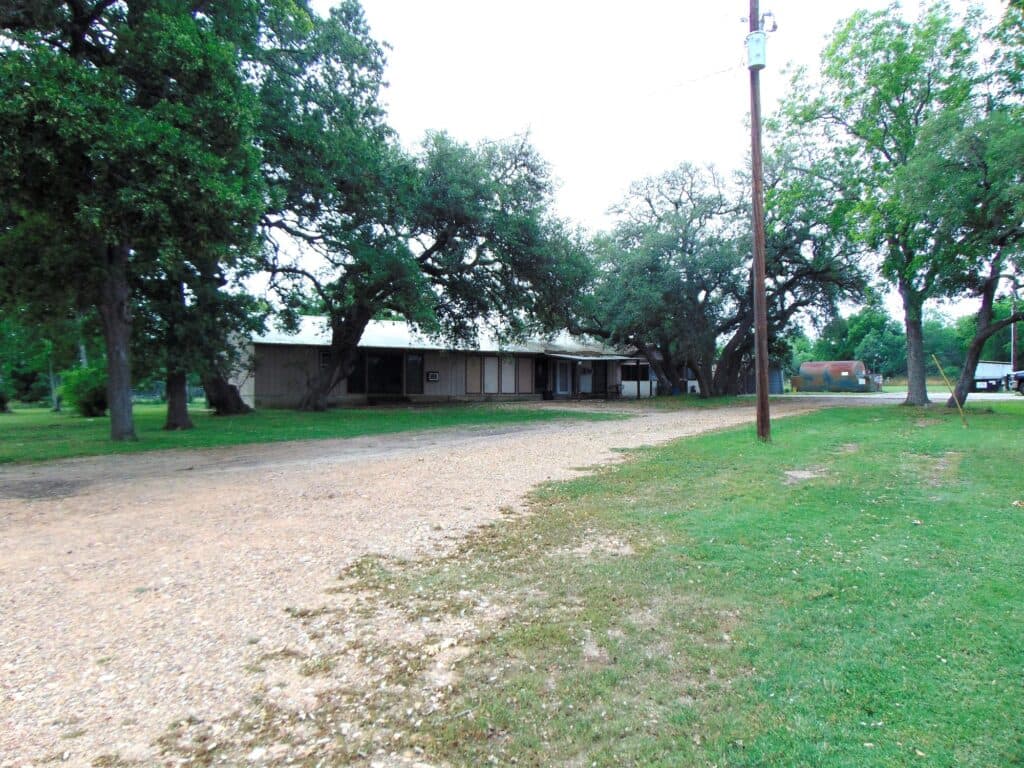 530 N US HWY 77A, Cuero — public listing photo 6