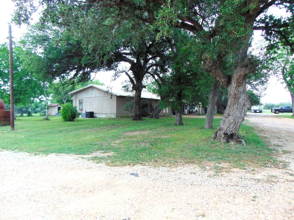 530 N US HWY 77A, Cuero — public listing photo 7
