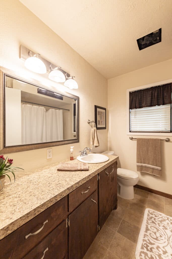 604 St. Ludmila St. Shiner — public listing photo 2