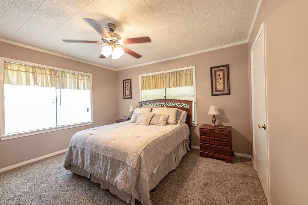 604 St. Ludmila St. Shiner — public listing photo 3