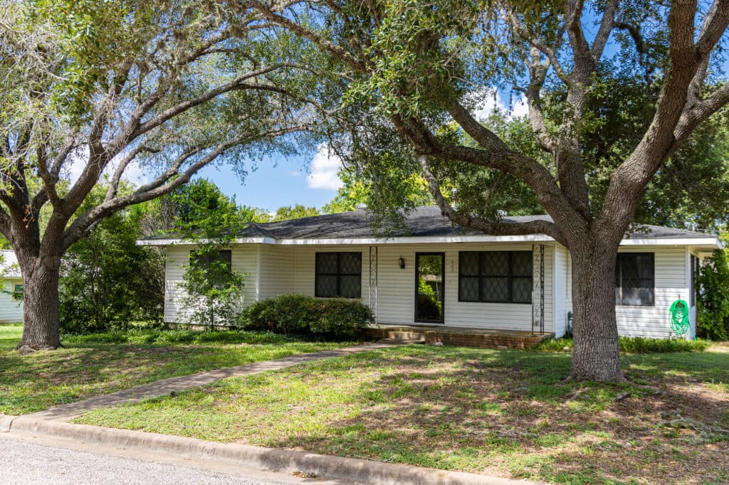 604 St. Ludmila St. Shiner — public listing photo 11