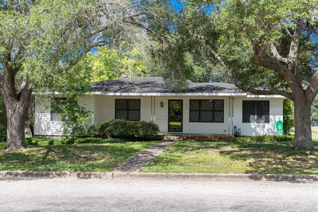604 St. Ludmila St. Shiner — public listing photo 12