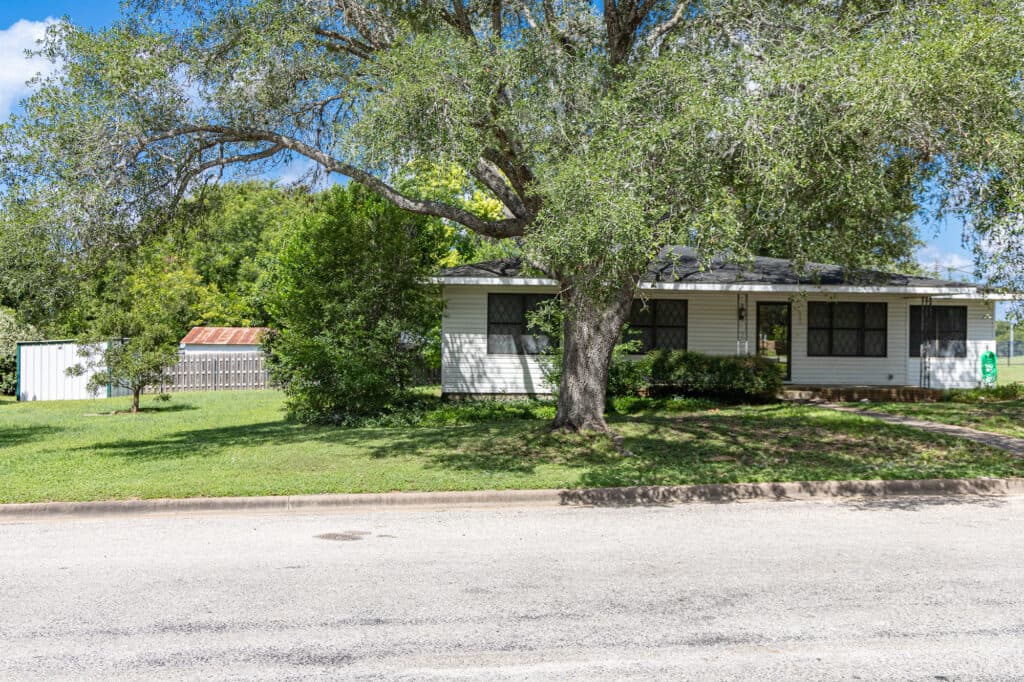 604 St. Ludmila St. Shiner — public listing photo 13