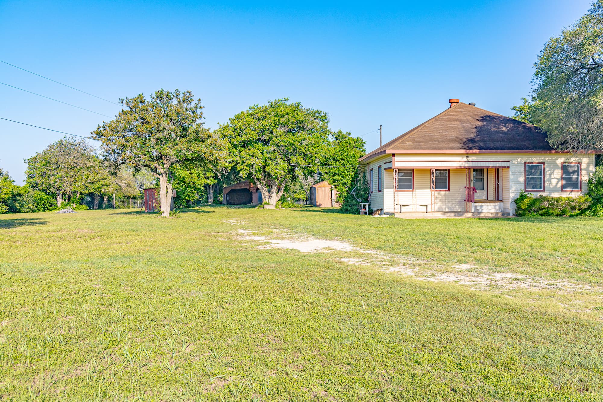 668 Fm 443, Yoakum, Texas, 77995-4865 DeWitt County — public listing photo 1