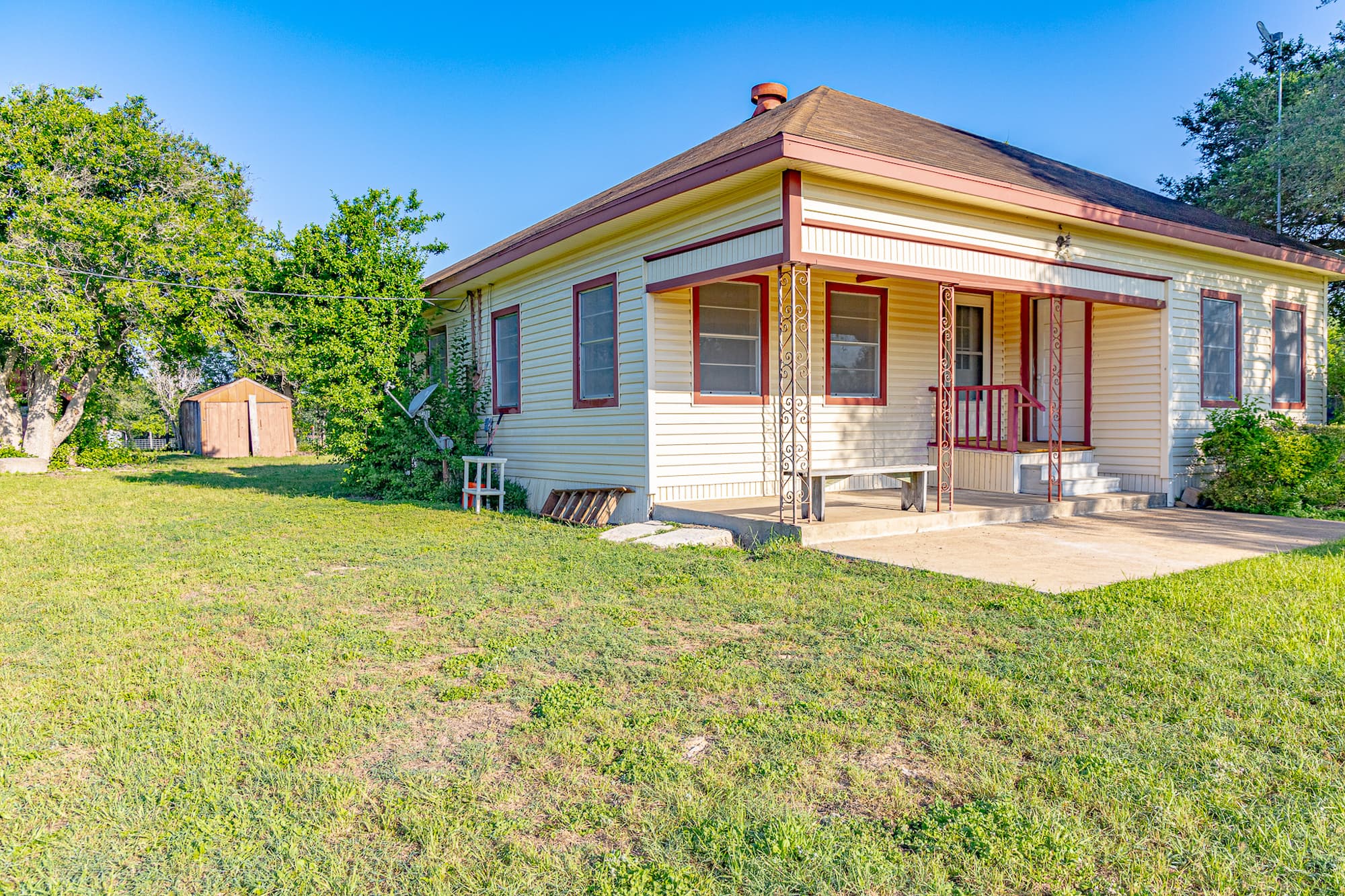 668 Fm 443, Yoakum, Texas, 77995-4865 DeWitt County — public listing photo 2