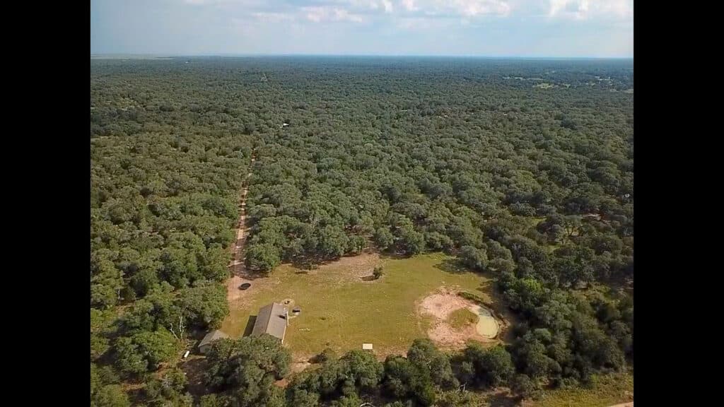 7121 CR 125, Hallettsville, TX — public listing photo 2