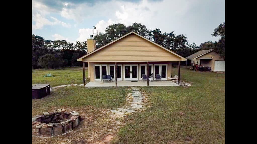 7121 CR 125, Hallettsville, TX — public listing photo 5
