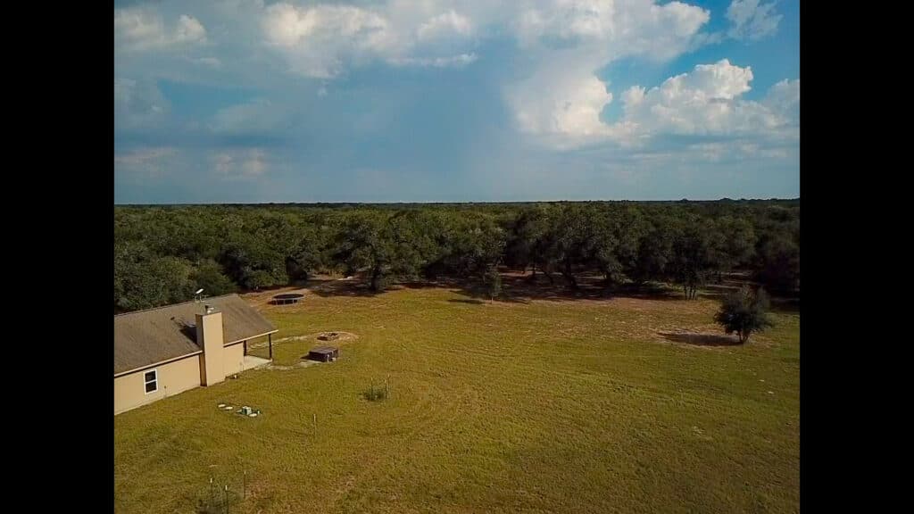 7121 CR 125, Hallettsville, TX — public listing photo 6