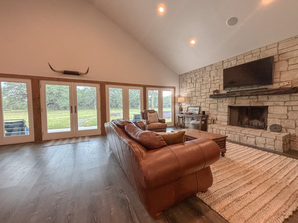 7121 CR 125, Hallettsville, TX — public listing photo 9