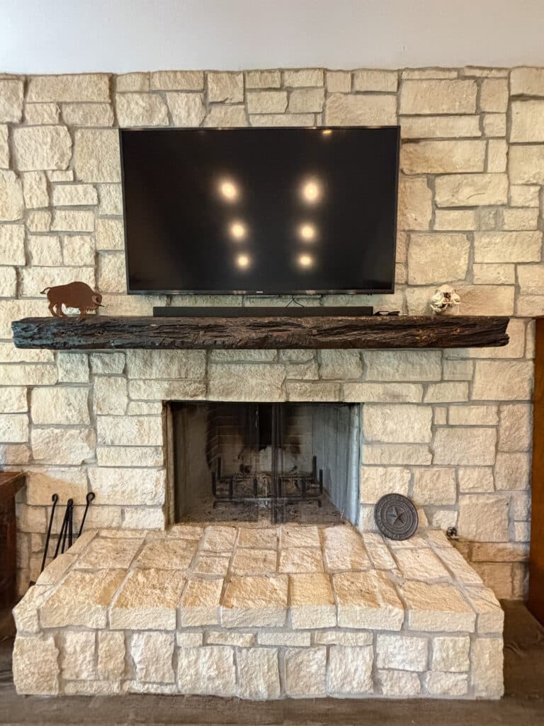 7121 CR 125, Hallettsville, TX — public listing photo 11