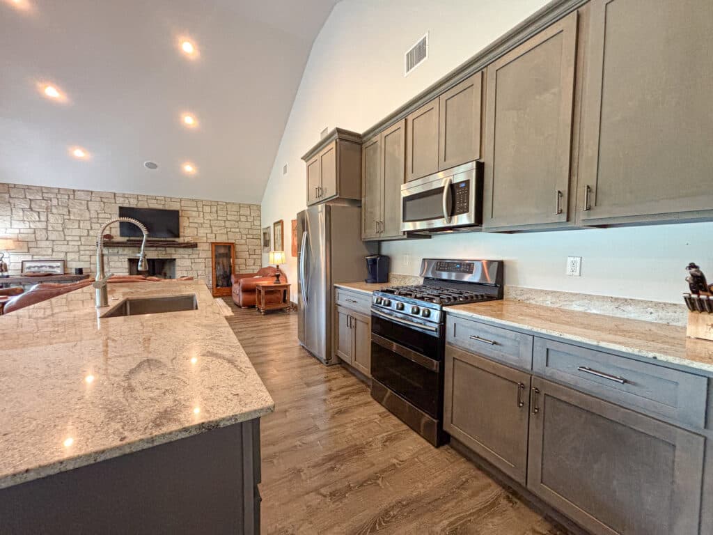 7121 CR 125, Hallettsville, TX — public listing photo 14