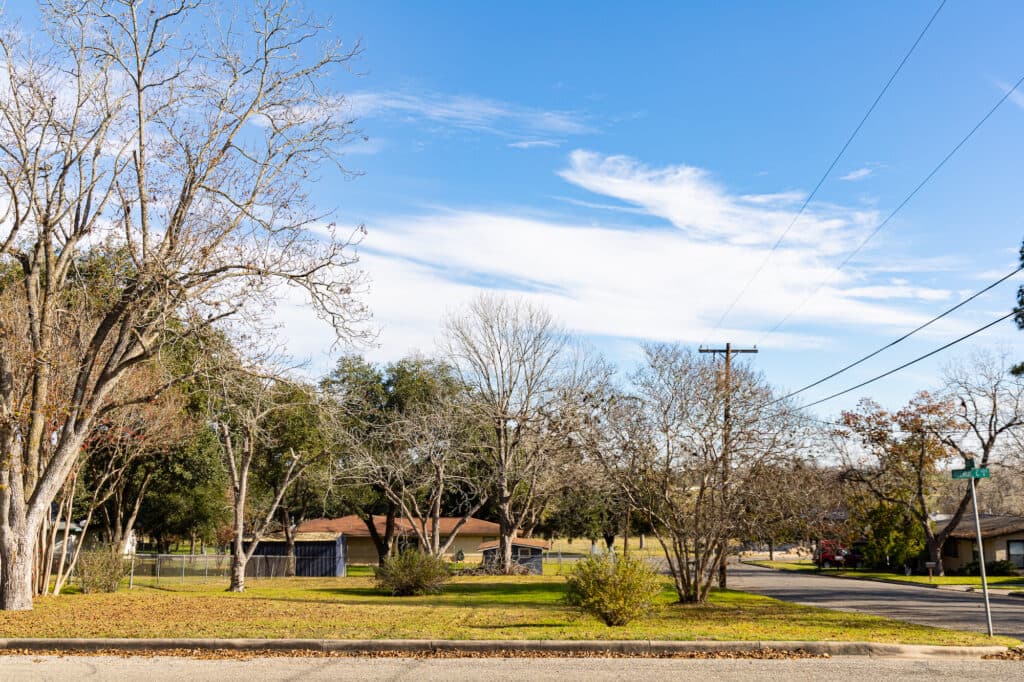 000 N. Ave C (Corner of N. Ave C & 1st Street), Shiner — public listing photo 2