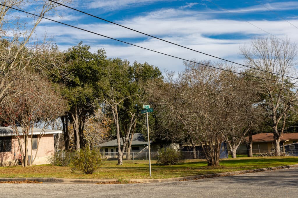 000 N. Ave C (Corner of N. Ave C & 1st Street), Shiner — public listing photo 3
