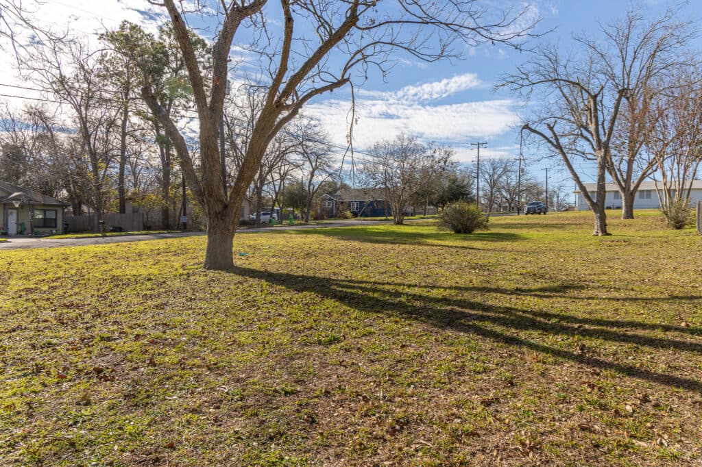 000 N. Ave C (Corner of N. Ave C & 1st Street), Shiner — public listing photo 6