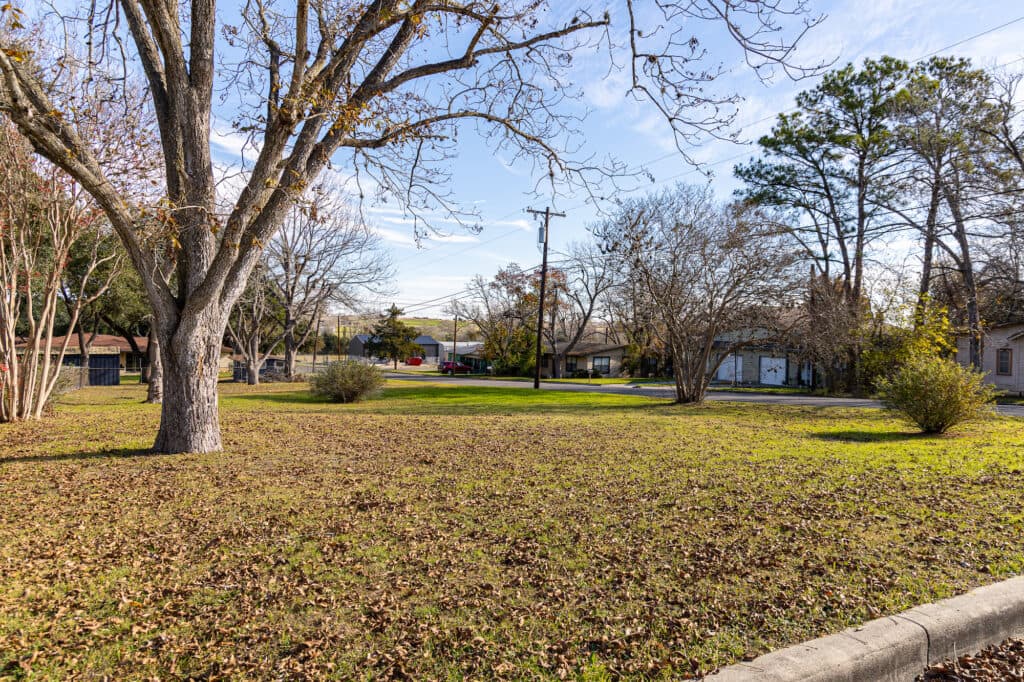 000 N. Ave C (Corner of N. Ave C & 1st Street), Shiner — public listing photo 8