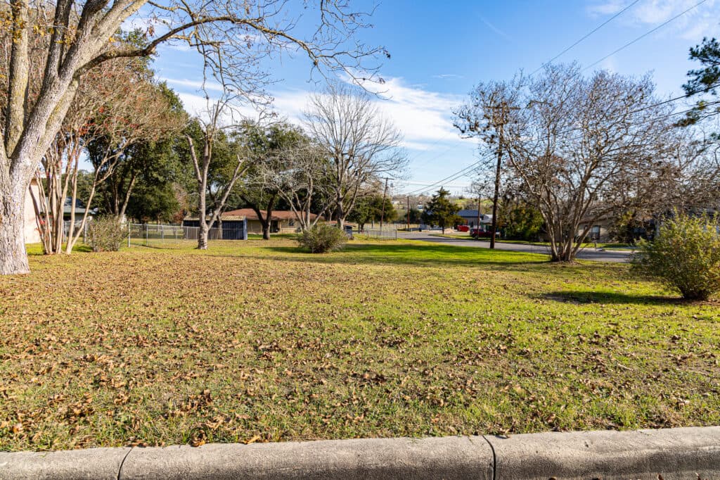 000 N. Ave C (Corner of N. Ave C & 1st Street), Shiner — public listing photo 9