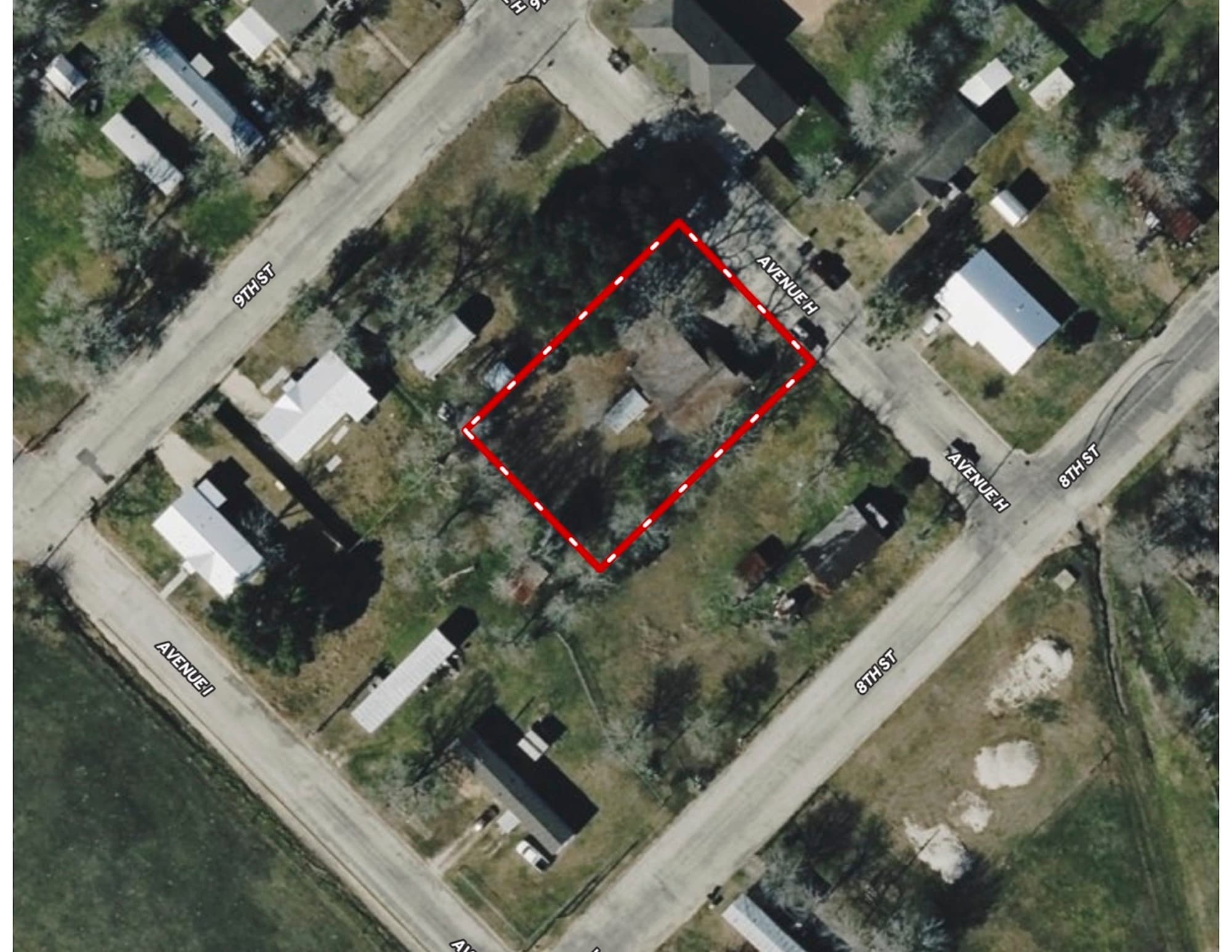 810 N Ave H, Shiner, TX 77984 — public listing photo 3