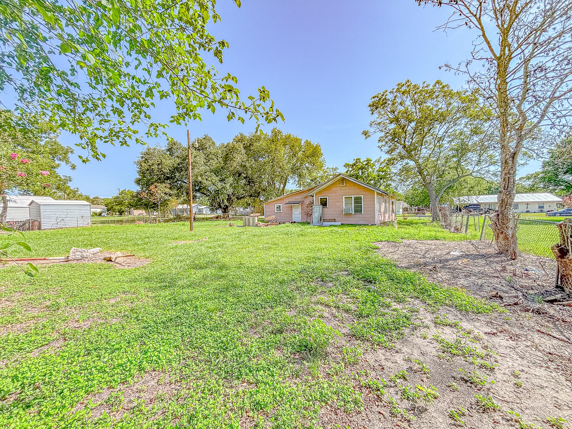 810 N Ave H, Shiner, TX 77984 — public listing photo 5