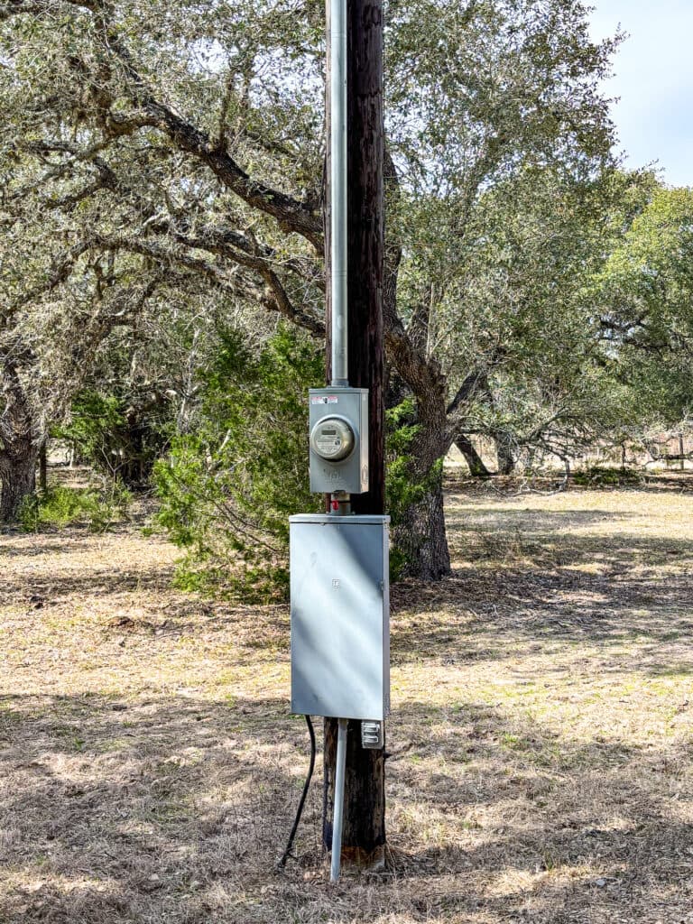 819 CR 152, Hallettsville, TX — public listing photo 4
