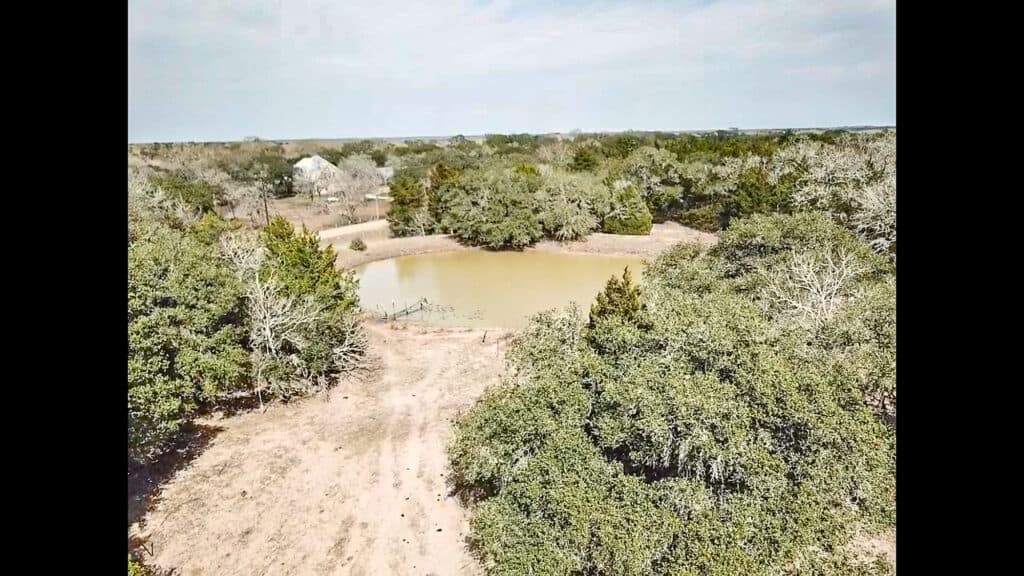 819 CR 152, Hallettsville, TX — public listing photo 5