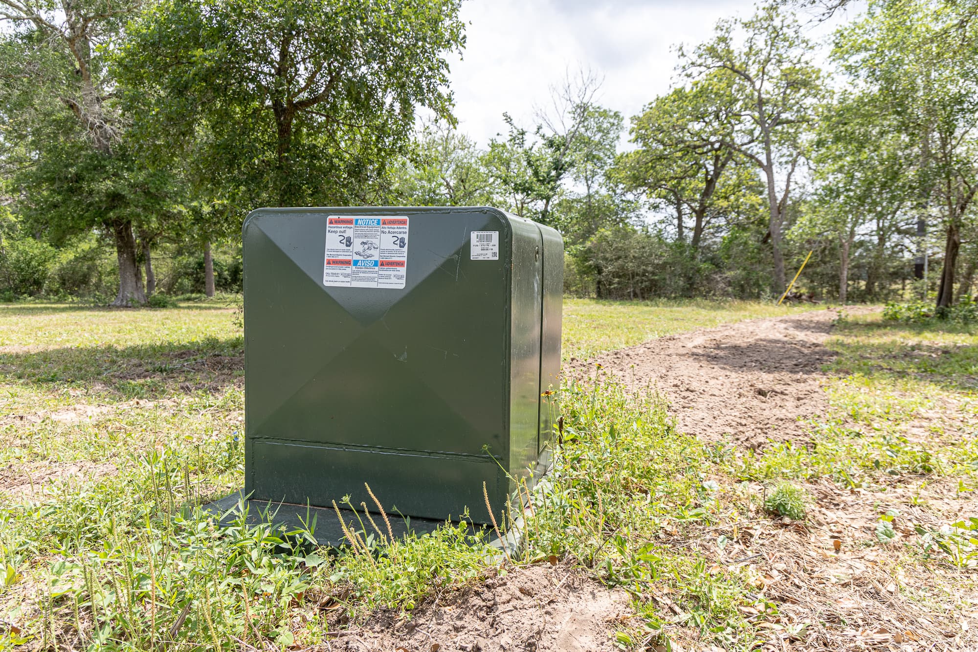 8689 CR 132, Hallettsville, TX 77964 — public listing photo 3