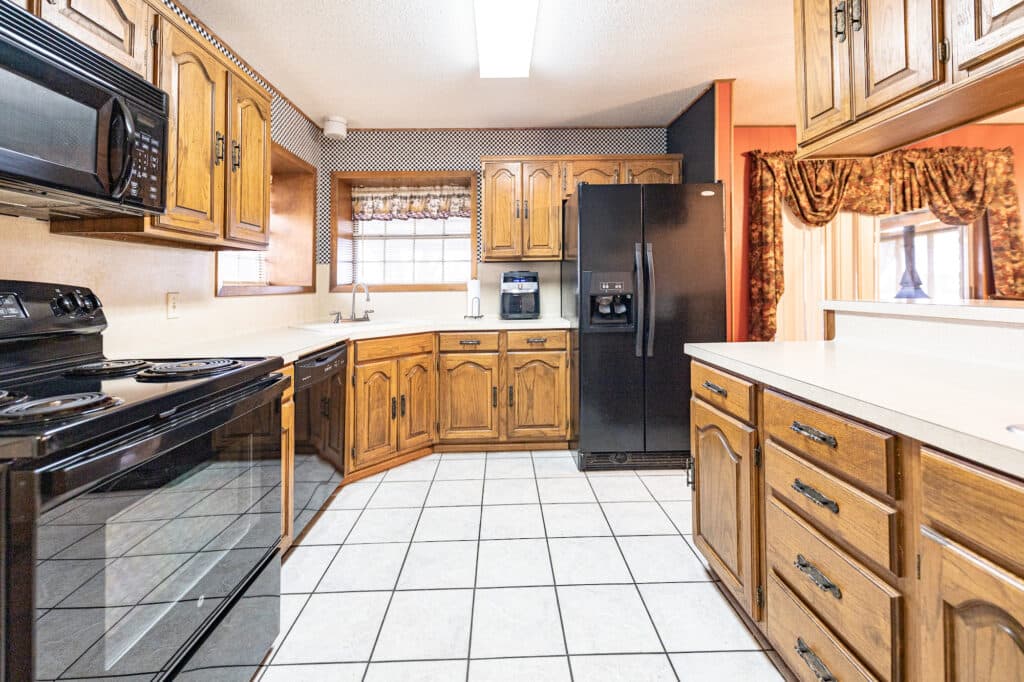 911 S. Peck St., Shiner — public listing photo 6