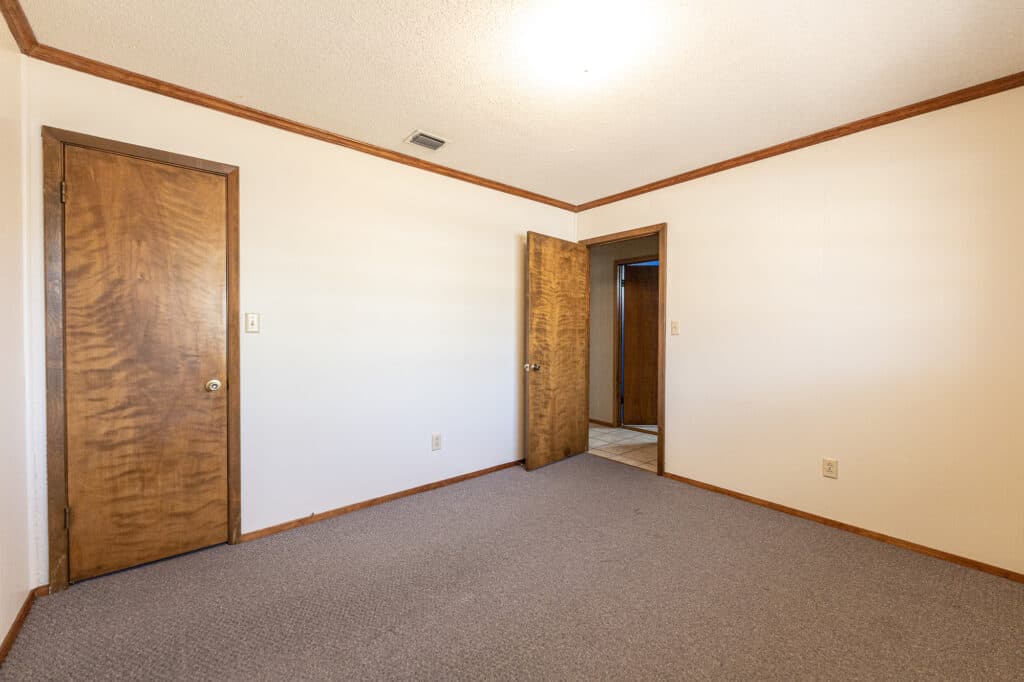 911 S. Peck St., Shiner — public listing photo 16