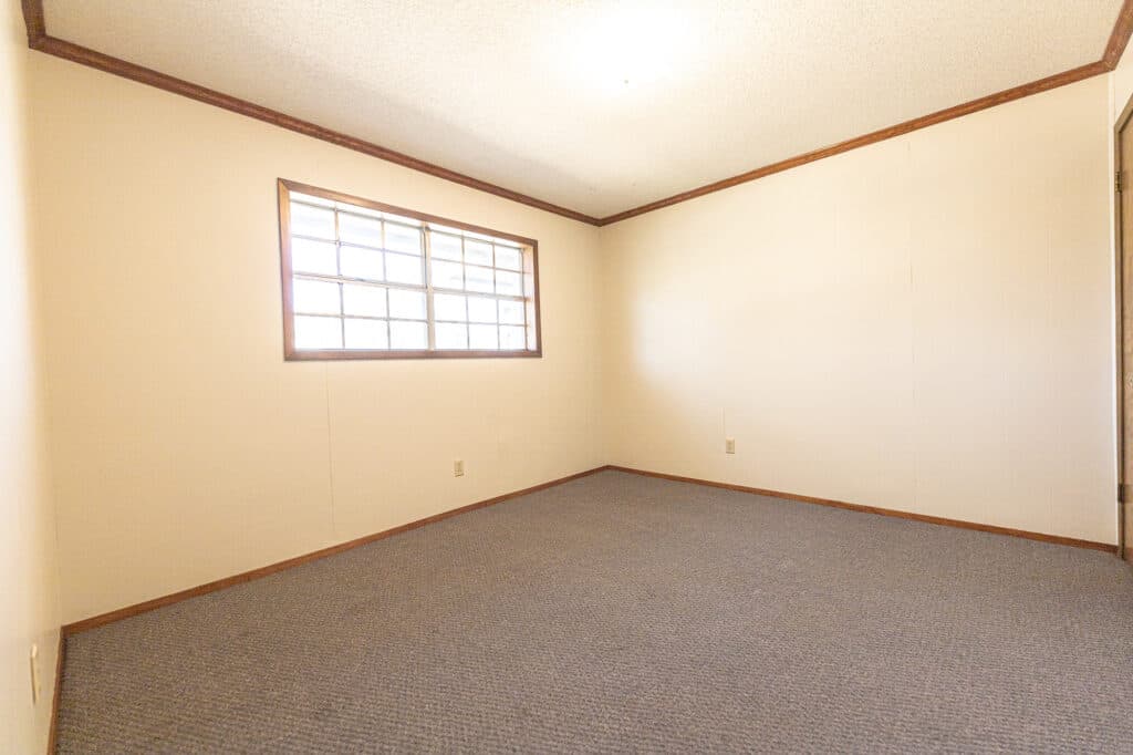 911 S. Peck St., Shiner — public listing photo 17