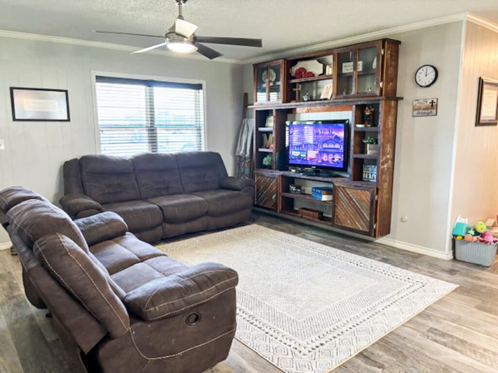 912 N Ave G, Shiner, TX 77984 — public listing photo 7