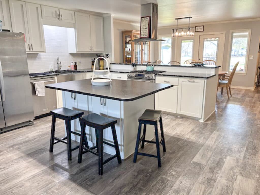 912 N Ave G, Shiner, TX 77984 — public listing photo 9