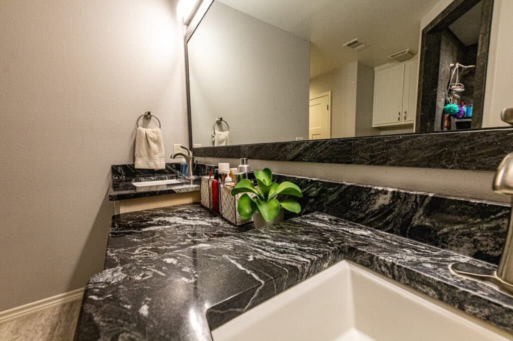 912 N Ave G, Shiner, TX 77984 — public listing photo 16