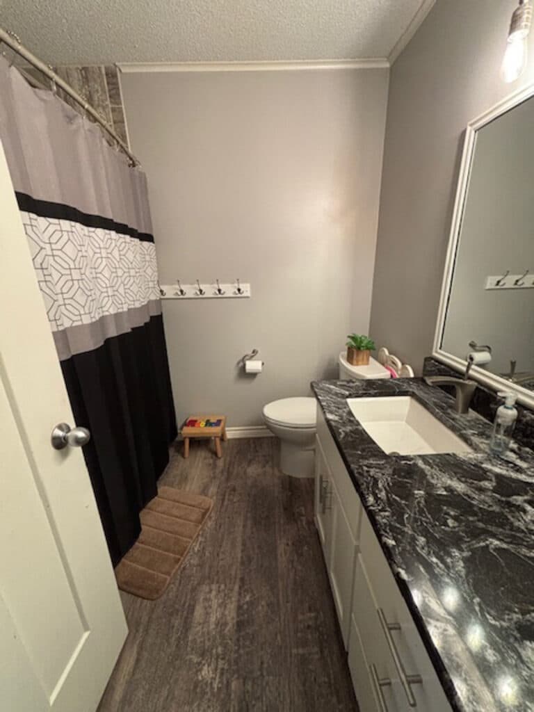 912 N Ave G, Shiner, TX 77984 — public listing photo 23