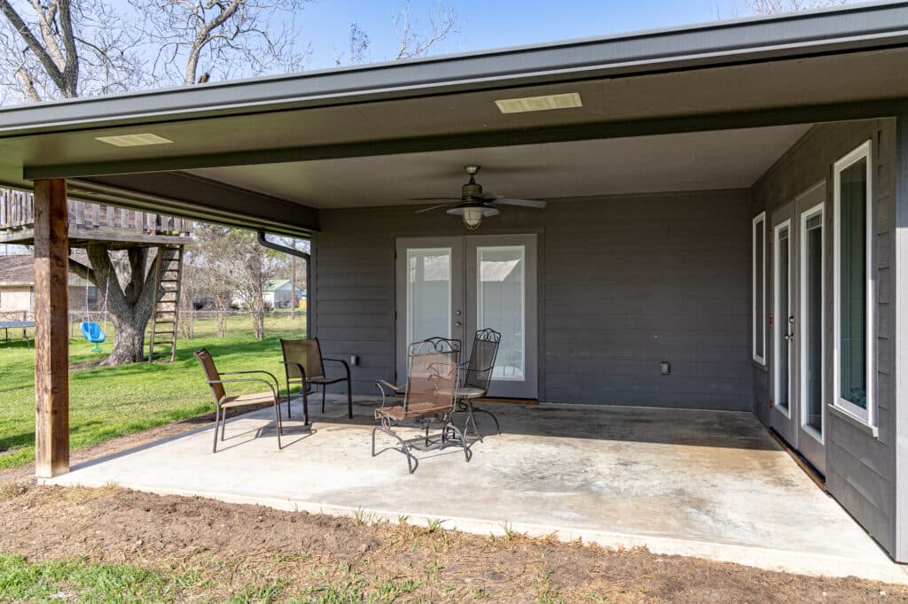 912 N Ave G, Shiner, TX 77984 — public listing photo 24