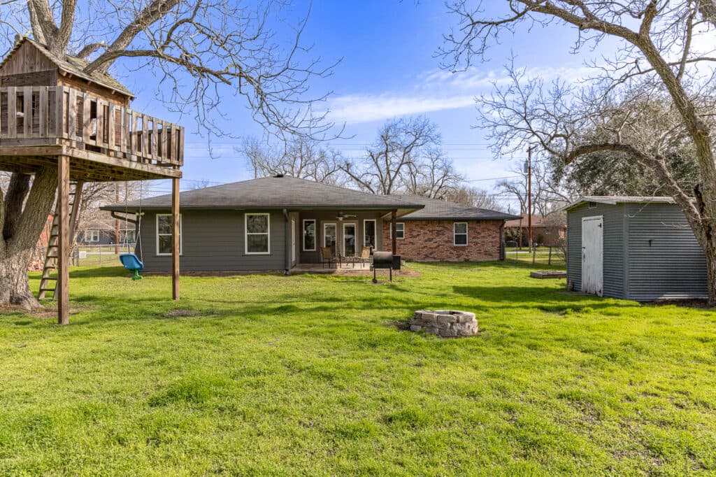 912 N Ave G, Shiner, TX 77984 — public listing photo 27