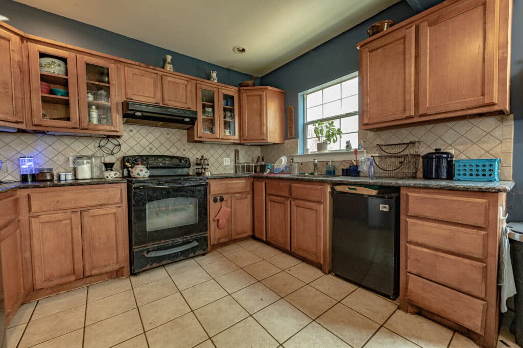 921 CR 359, Shiner, TX 77984 — public listing photo 6